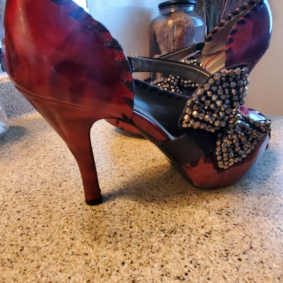 Heels - Picture 3 of 5